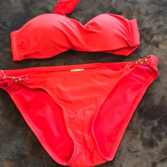 Bikini - Picture 1 of 1